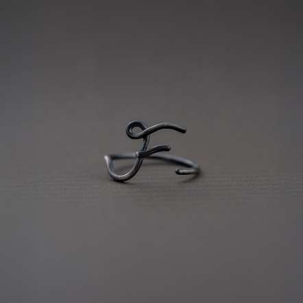 Chatter Ring F 手稿字母設計 F 戒指