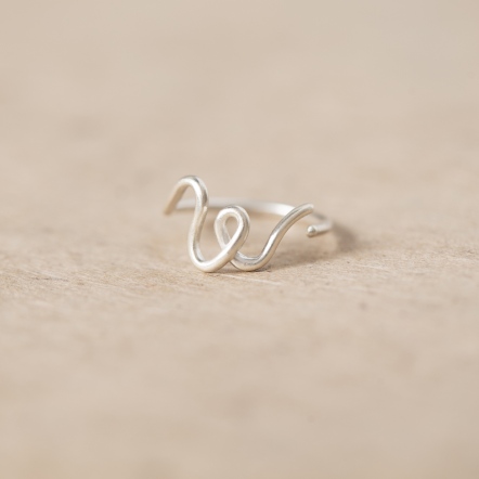 ChatterRing W ring 手稿字母設計 W 戒指