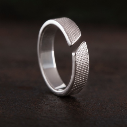 Embossed - Diamond Lattice Ring 4-5mm 菱格紋 斜口 戒指 中版