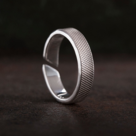 Embossed - Diamond Lattice Ring 5-6mm 菱格紋 斜口 戒指 寬版