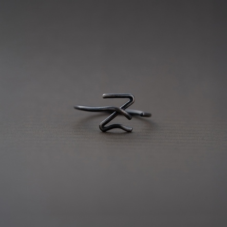 Chatter Ring Z 手稿字母設計 Z 戒指