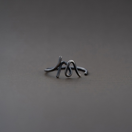 Chatter Ring M 手稿字母設計 M 戒指