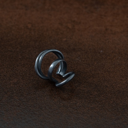 Galaxy Charcoal Black earcuff 多環星系 炭墨黑耳掛