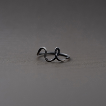 Chatter Ring U 手稿字母設計 U 戒指