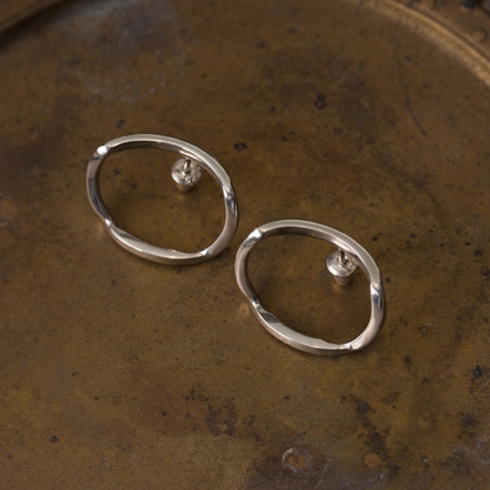 Eye-rolling & Stubborn Double Fold Ear Studs 執拗與白眼 雙折 耳環