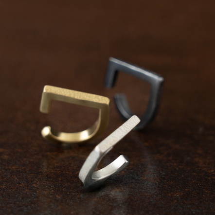 LOGO Earcuff - Embossed 經典 LOGO 革紋 耳扣