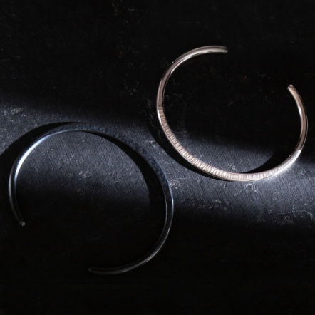 Hammered Moon Bangle - Ocean Pattern 3.5mm 側敲彎月 海紋 手環 中版