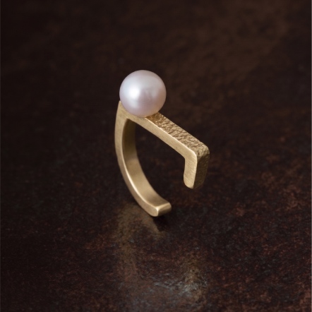 Sculpt・Pearl Earcuff  雕塑・珍珠 金色 LOGO 耳扣