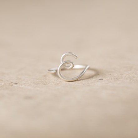 Chatter Ring E 手稿字母設計 E 戒指