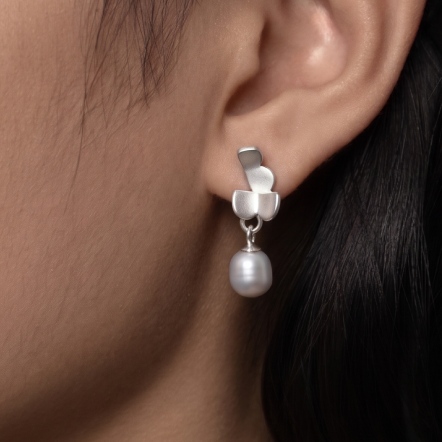 Metamorphosis Drop Pearl Earrings 蛻變 花徑 珍珠 垂墜 耳環