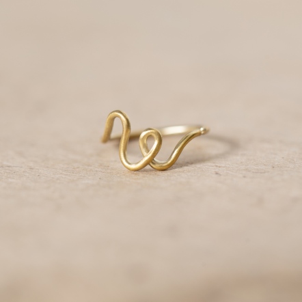 Chatter Ring W 手稿字母設計 W 戒指