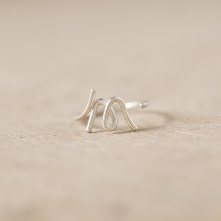 Chatter Ring M 手稿字母設計 M 戒指