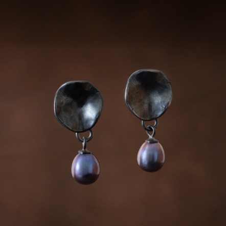 Cheeky Drop Pearl Black Earrings 厚臉皮 珍珠 羽黑 垂墜 耳環
